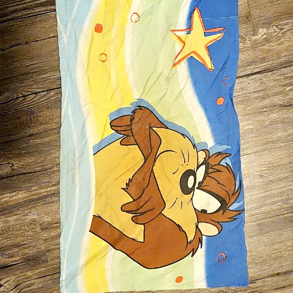 Taz And Bugs Bunny Pillowcase - Blue, Yellow, Brown 🧸🫧